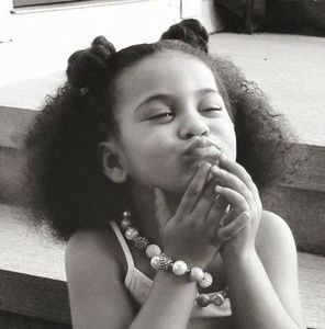 Meet your Posher, Kendra